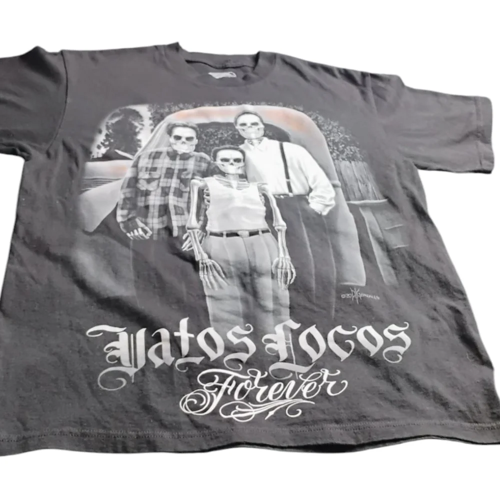 Men's Size Large Graphic T-Shirt Vatos Locos Forever DGA Mexican Skulls BLACK - Picture 6 of 8